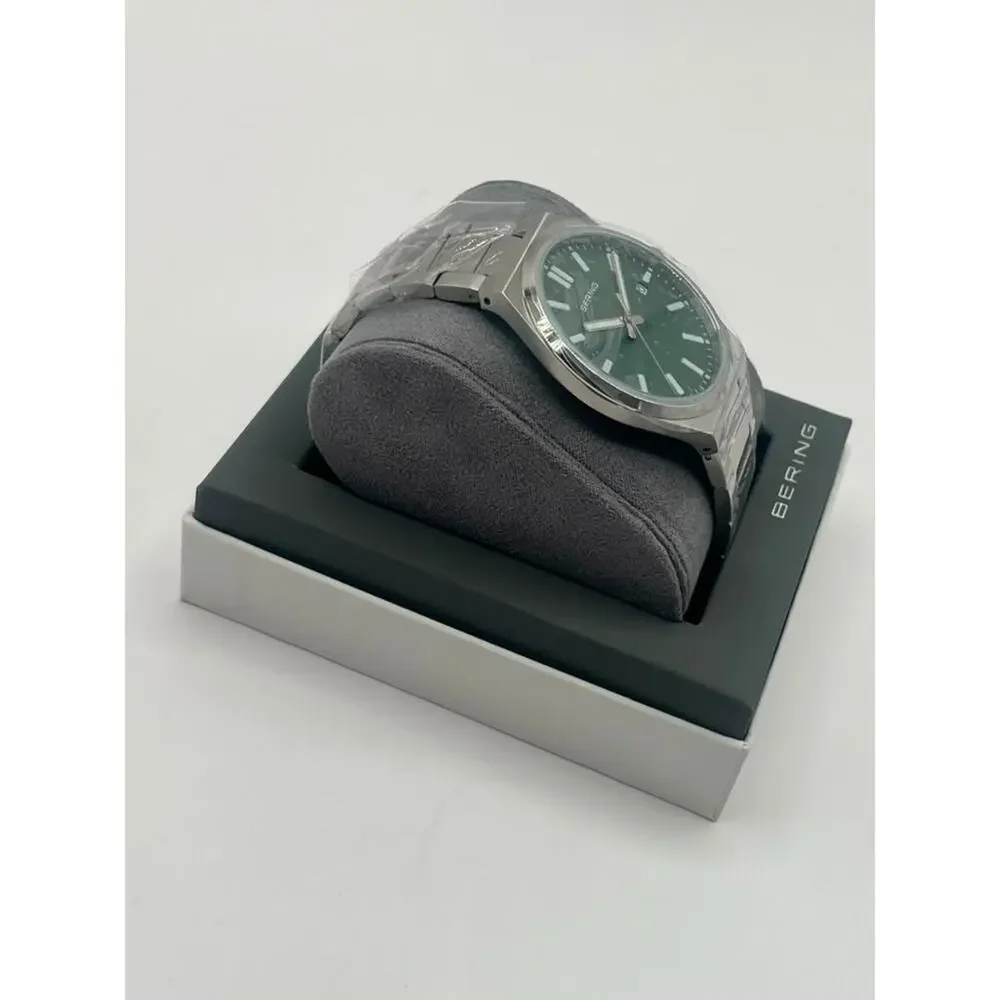 BERING Classic 17639-708 Men's Quartz Watch Green Dial Sapphire 40mm NEW